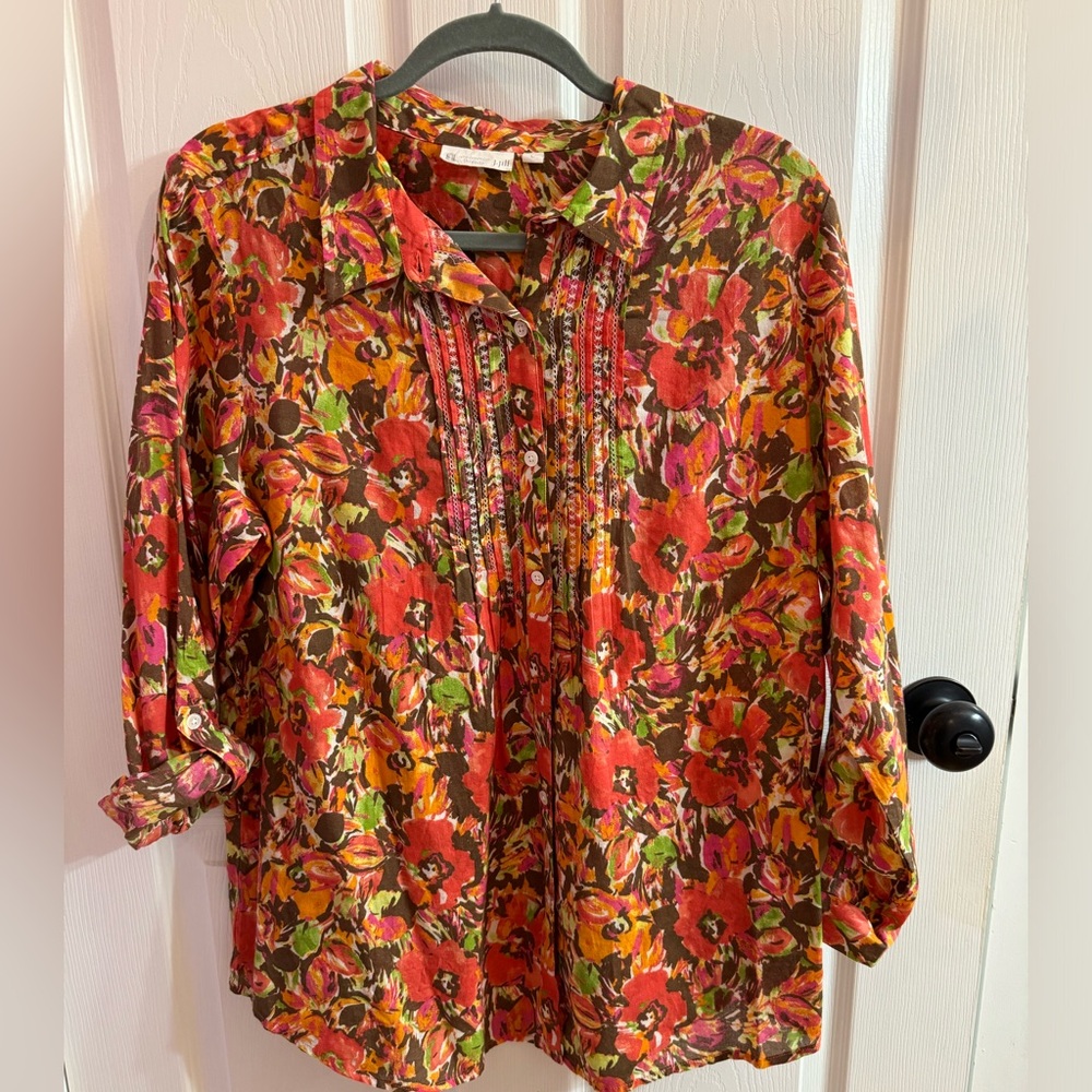 J.Jill Uncommon Threads floral 100% cotton button down top, pleated details…